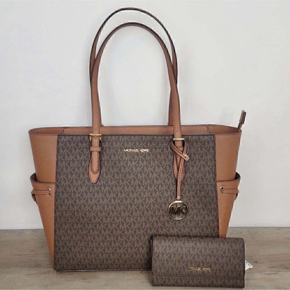 NWT Michael Kors Gilly Tote w Matching Wallet